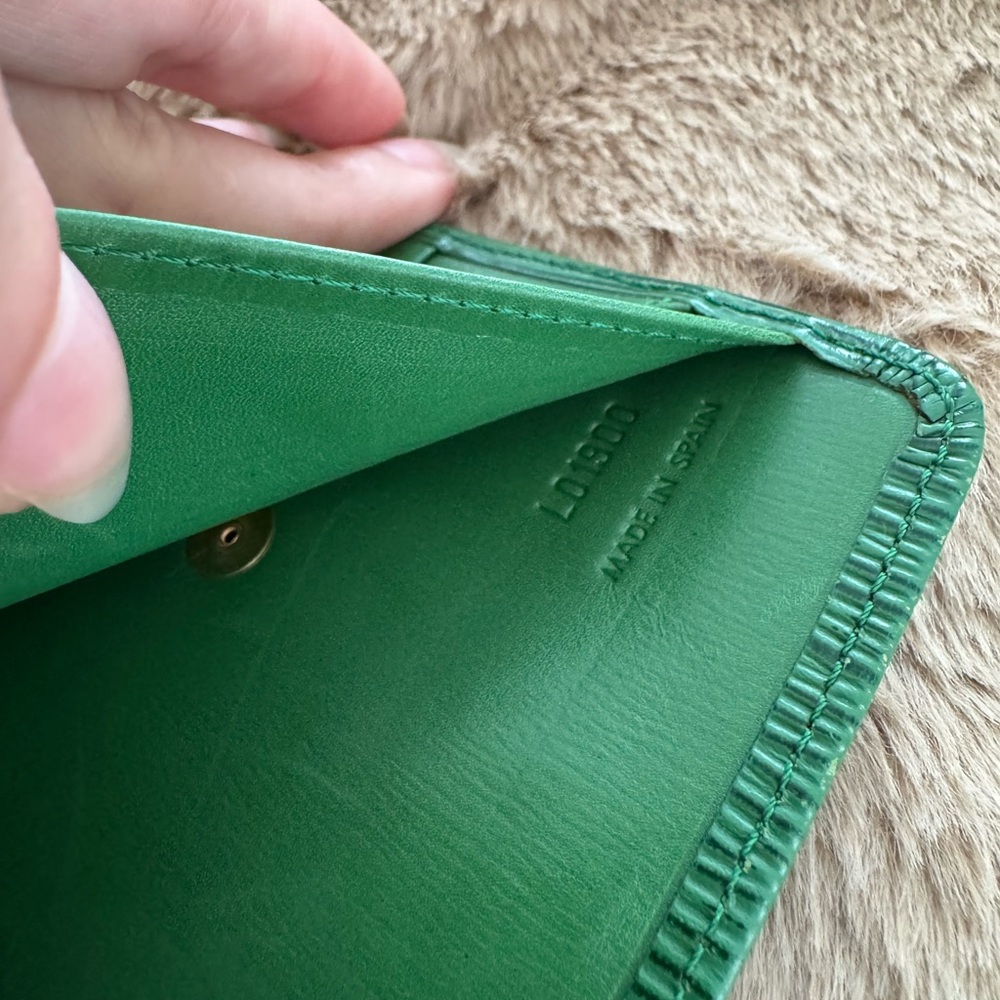 LOUIS VUITTON Green Elise Epi Leather Compact Wallet - Picture 5 of 13